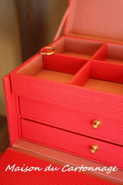 メゾン・ド・カルトナージュ